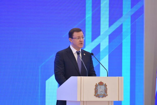 дмитрий азаров