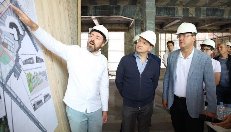 Азаров на фабрике кухне в Самаре