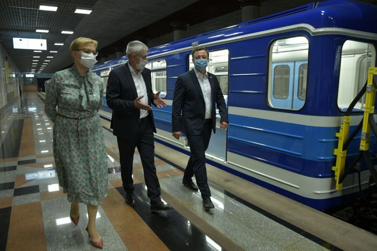 Дмитрий Азаров и Елена Лапушкина в самарском метро