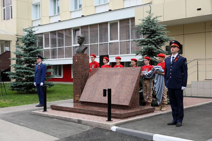 Памятник работникам прокуратуры в Самаре